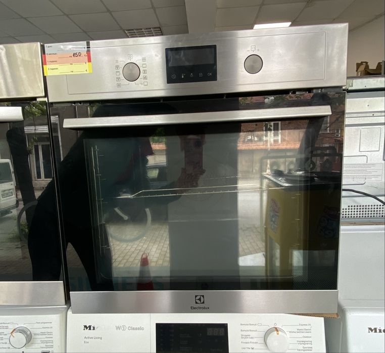 Фурна за вграждане Electrolux 65 l