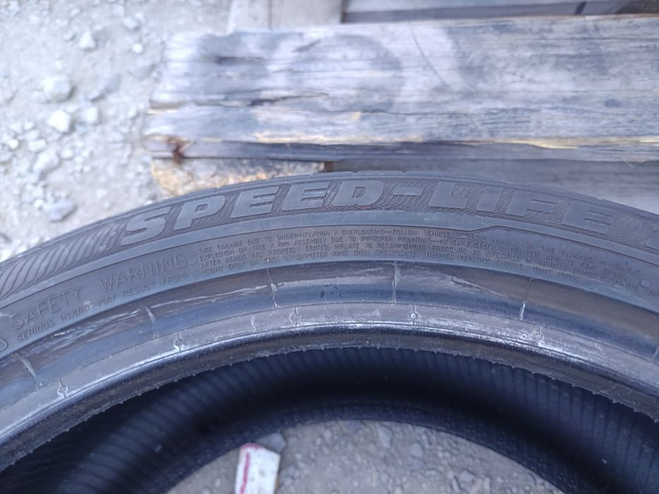 255 40 R 19 SEMPERIT Дот 0818