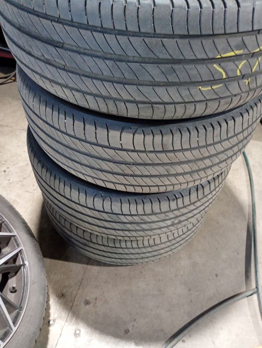 235 50 19 Michelin