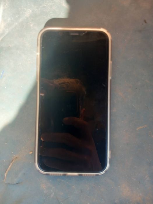 Iphone 11 albastru deschis