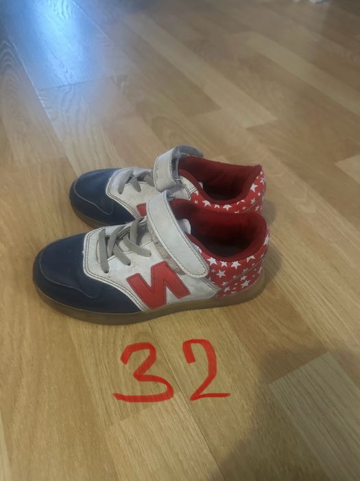 отдам детскую обувь