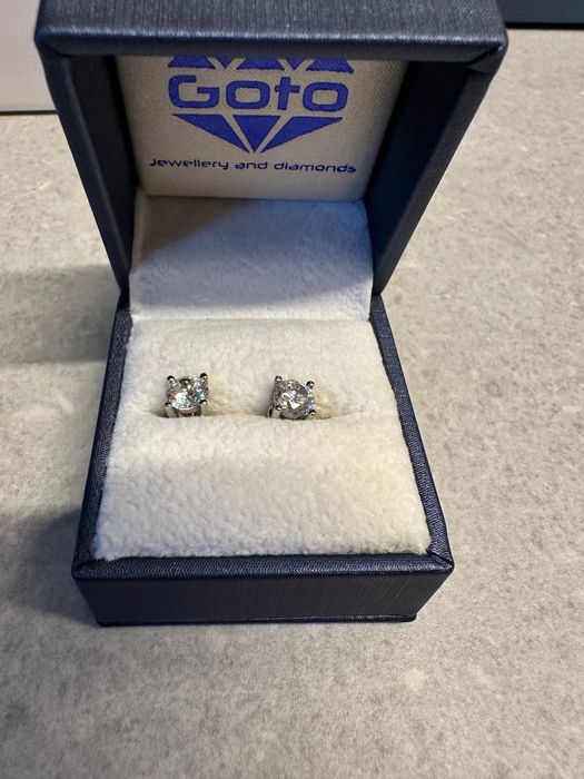 Сребърни обеци с камъни GOTO