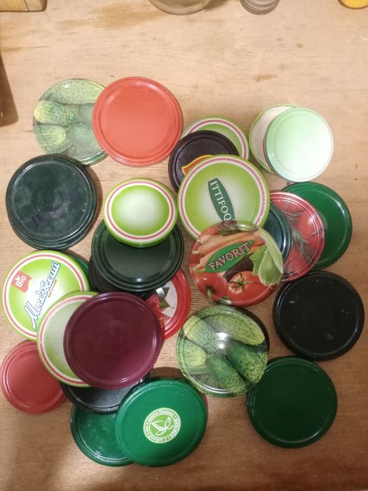 Отдам закручивающиеся крышки