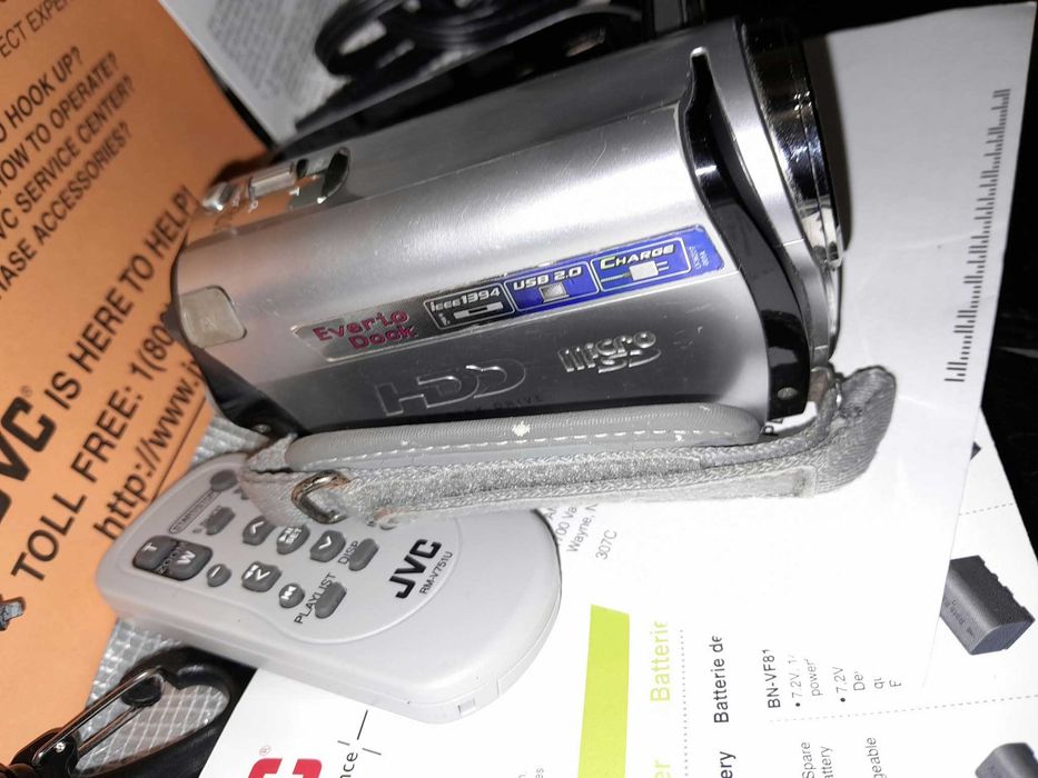 Ретро камера JVC Everio GZ-MG330 с чанта и аксесоари