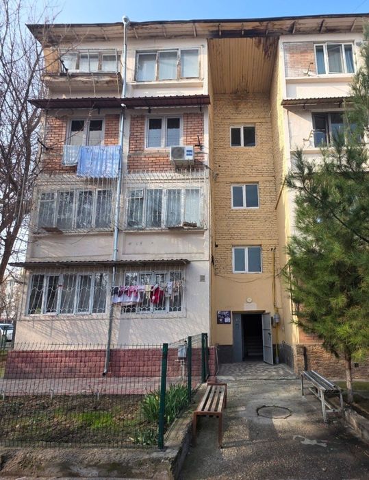 Срочно.Своя. 1-ком квартира на м-ве  Ялангоч.Кирпич.1/2/4