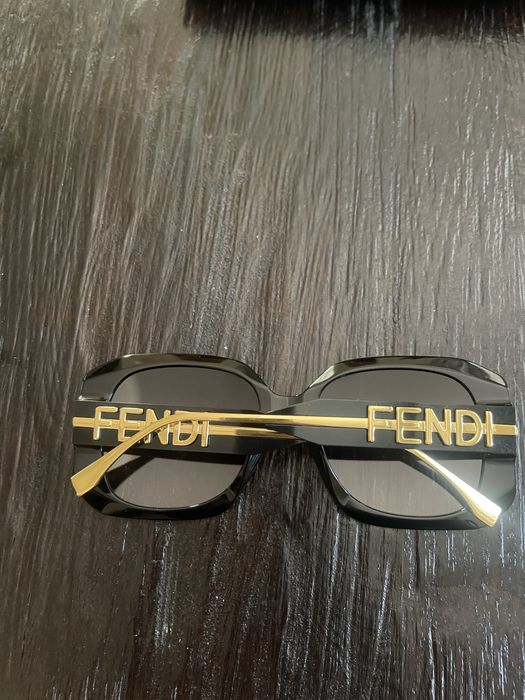 Дамски слънчеви очила Fendi