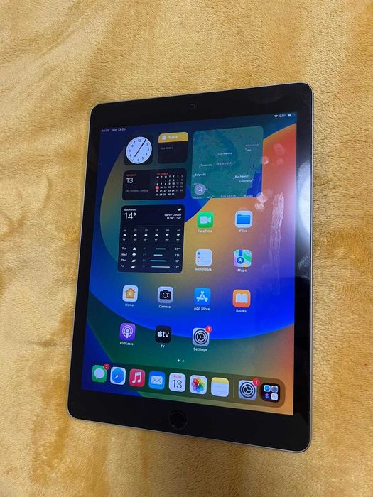 iPad Pro 9.7 inch A1674 128GB LTE WiFi + Cellular