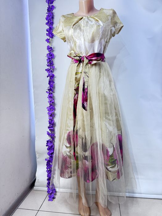 Распродажа платьев по 145.000