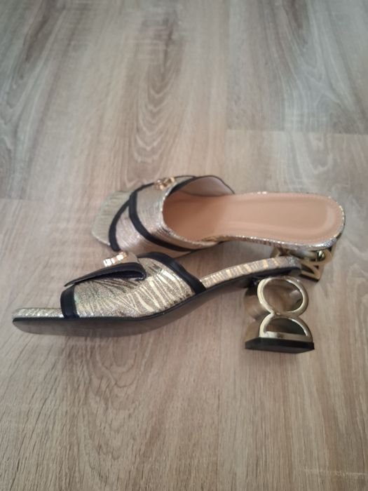 Дамски чехли с ток