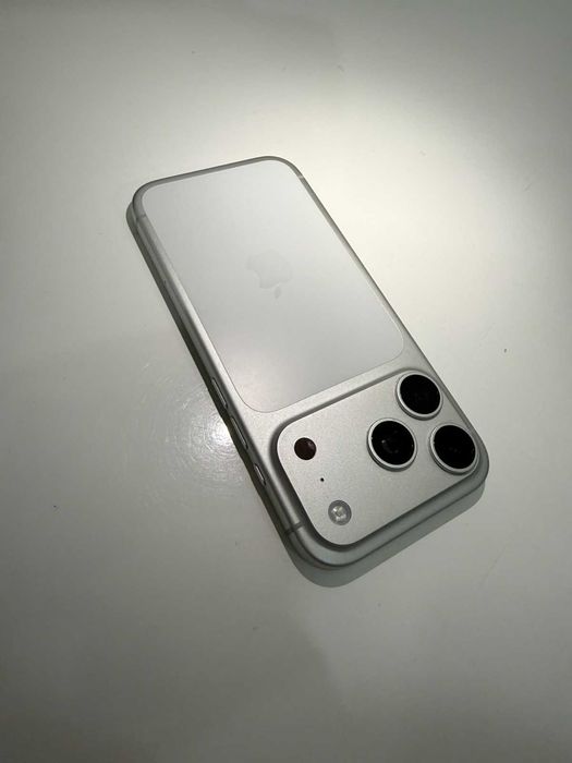 iPhone 17 Pro 256GB, Silver, 2г ГАРАНЦИЯ