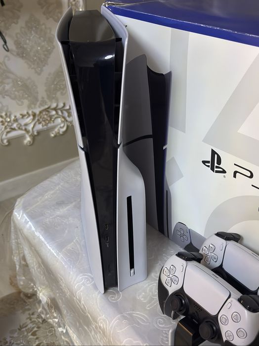 Playstation 5 slim , 2 джойстика