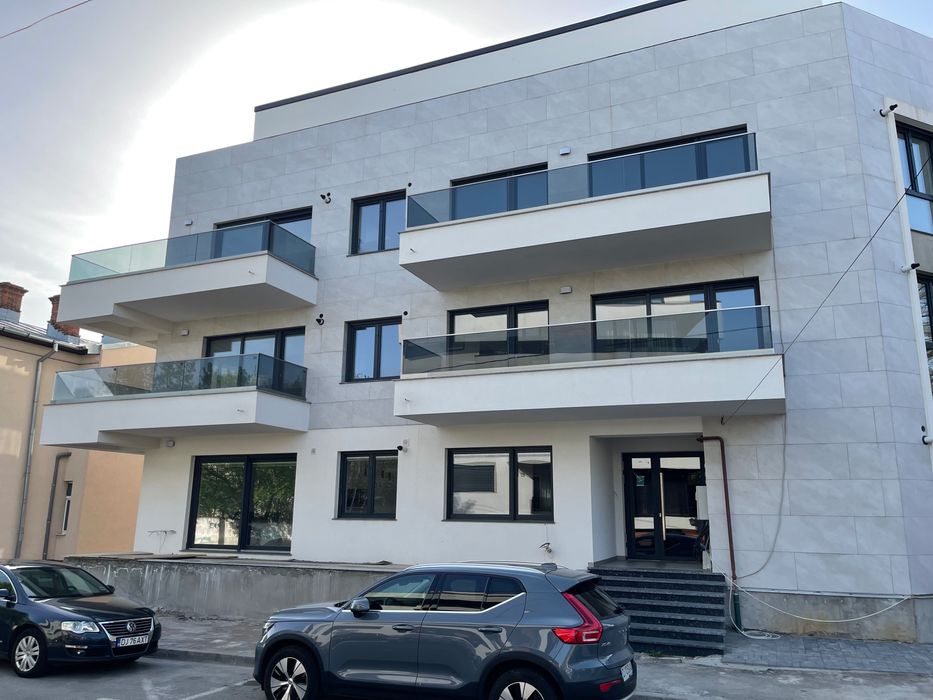 Vând apartament 3 camere ÎMPĂRATUL Traian 82