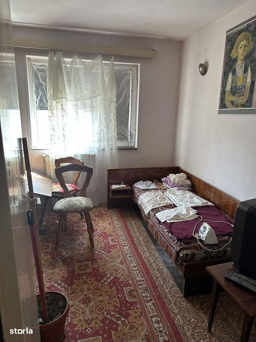Vand apartament cu 4 camere in zona Calea Bucuresti.