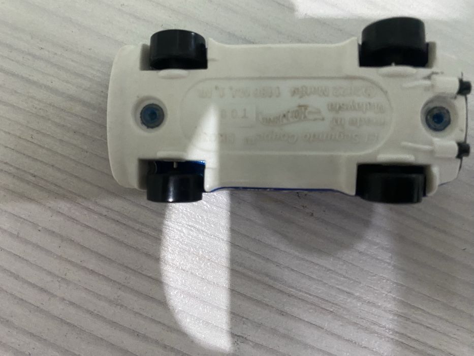 Машина от Hot Wheels