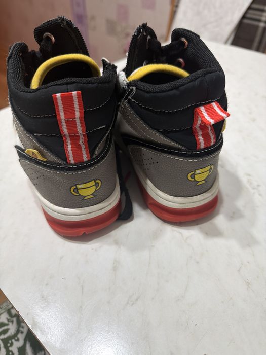 Кроссовки zara 34 размера
