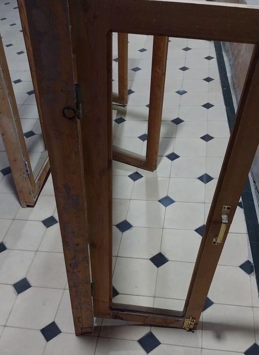 Deraza va eshik srochna sotiladi