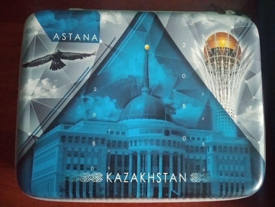 Подарочный набор:мышь для компьютера,юсб- хаб, кабель и флешка