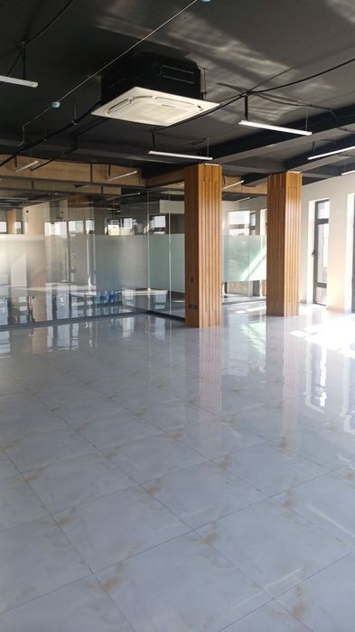 Аренда в новом бизнес центре 450 м2 помещения