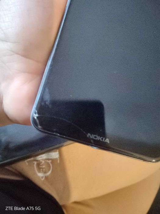 Dva telefona za chasti