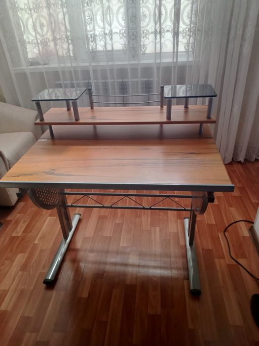 продаётся стол парта для школьников