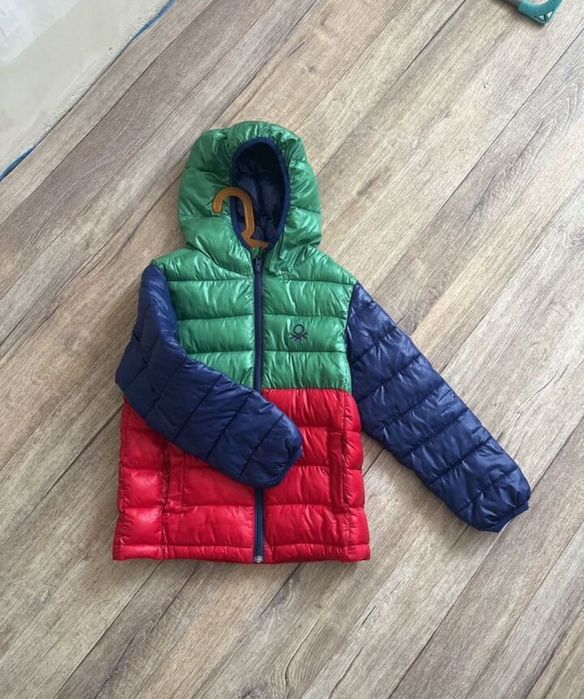 Пуховик Benetton на мальчика 6-7 лет