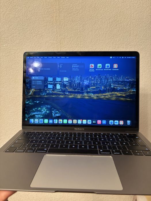 Macbook Air 13 16GB RAM 256GB