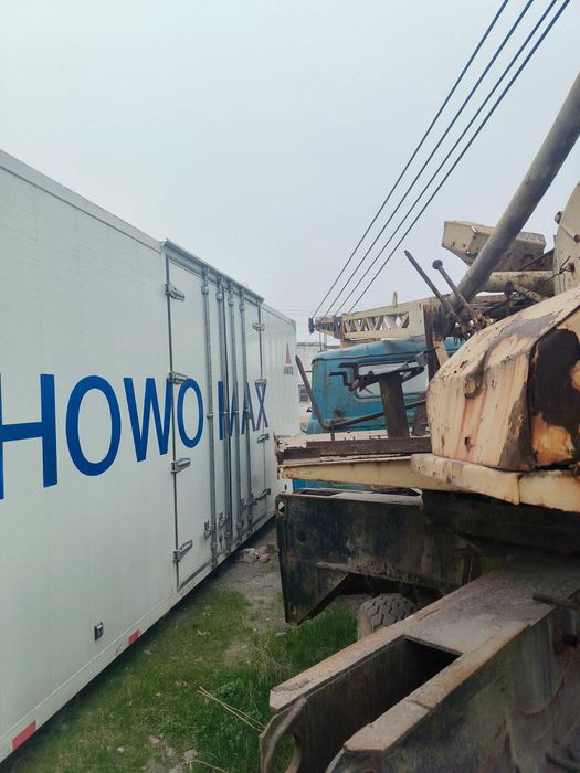 Yuk moshinasi borti.