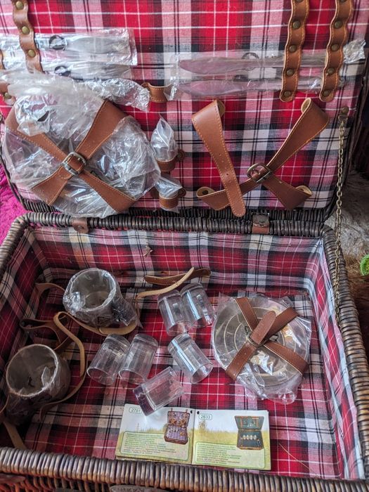 Продам чемодан плетенный для пикника