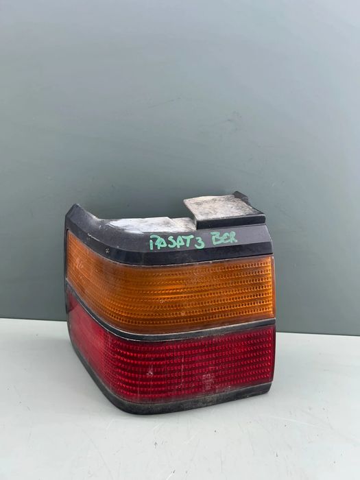 Lampa / Tripla stop stanga pe aripa Volkswagen VW Passat 1991