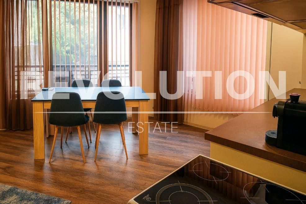 Дава се под наем Тристаен апартамент в Варна, Гръцка махала - 80 кв.м за 800 € - Снимка #1