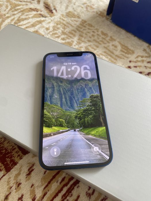 Продам Apple Iphone 12