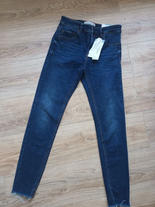 Нови дънки Stradivarius 38 размер