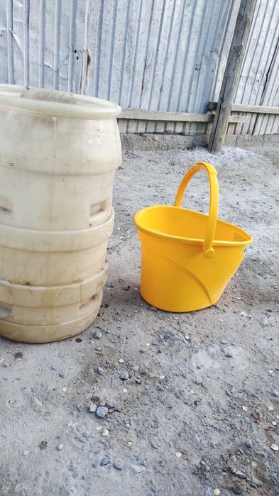 Бочка и ведро . 1000тг.