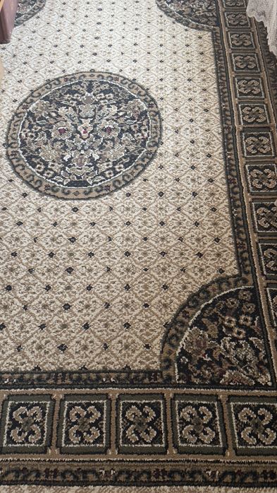 Продаю 2 ковра в хорошем состоянии