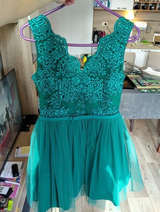 Роля в зелено -стилна и умерено официална