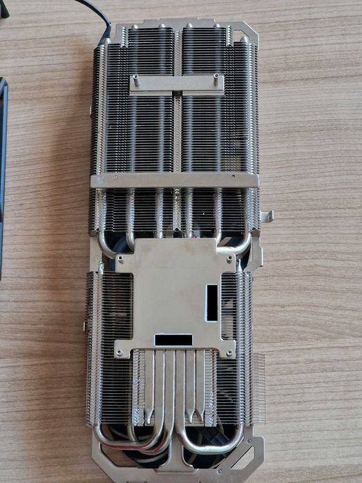 Vând sistem de răcire pe aer pentru placă video ASUS TUF GeForce RTX 4090 24GB OG Gaming