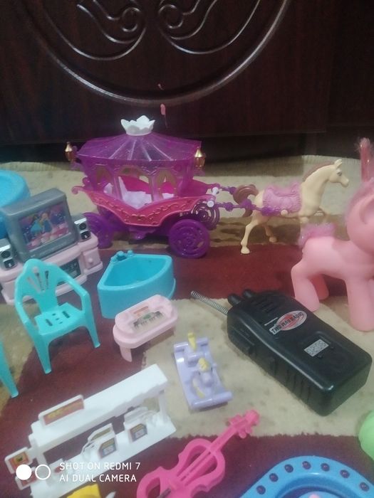 Домики и игрушки все 200000 сум