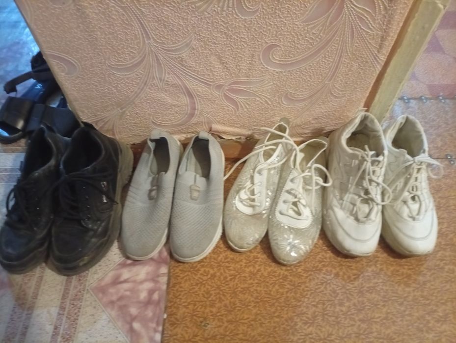 Отдам бесплатно обувь