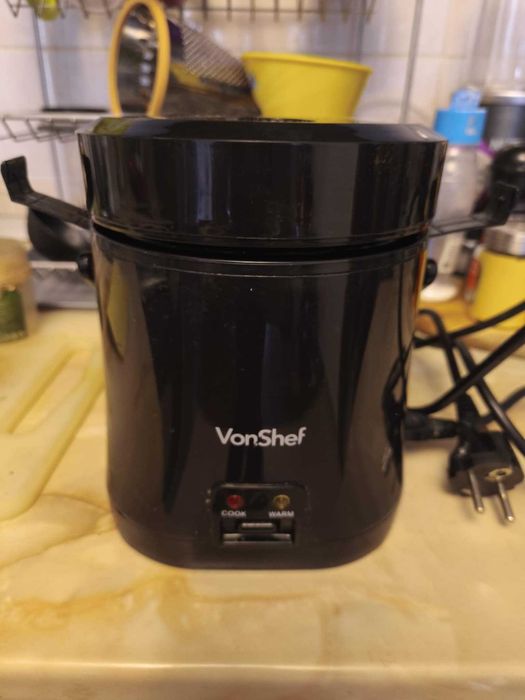 Продавам мини оризоварка VONSHEF- 0.3 л