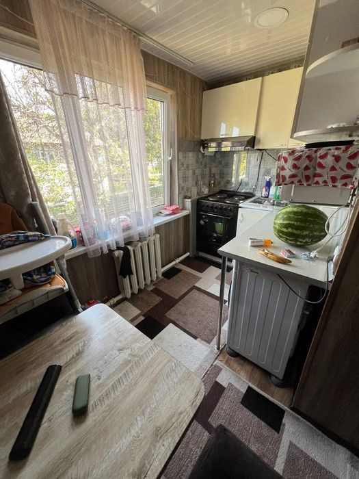 Продам квартиру спутник 8-1ком 2этаж двух этажного дома