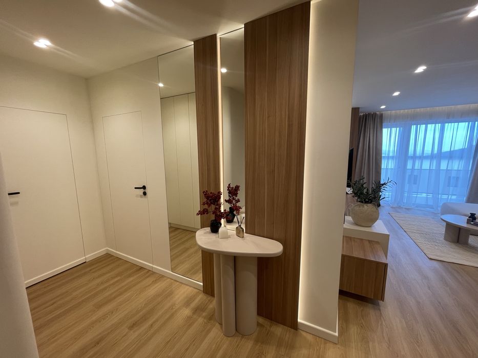 Proprietar. Vand apartament, finisat si mobilat, doua camere. Floresti