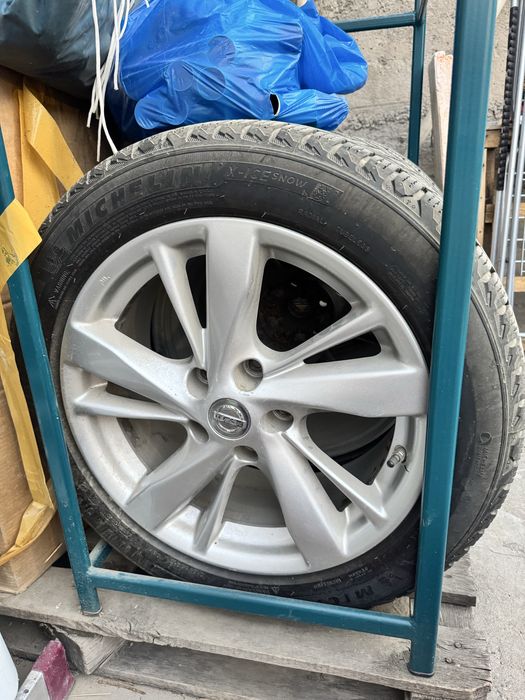 Продам оригинальные диски Nissan с зимней резиной Michelin