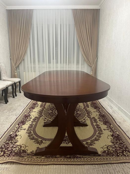 Продается деревянный стол