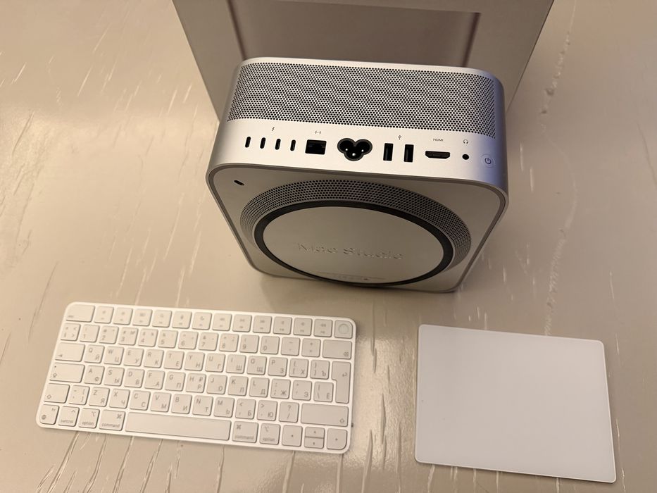 Mac Studio with Apple M2 Max chip клавиатура и мышка