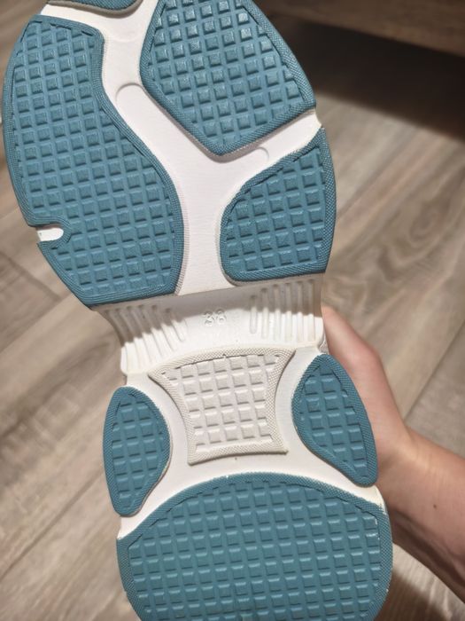 Кроссовки для подростков