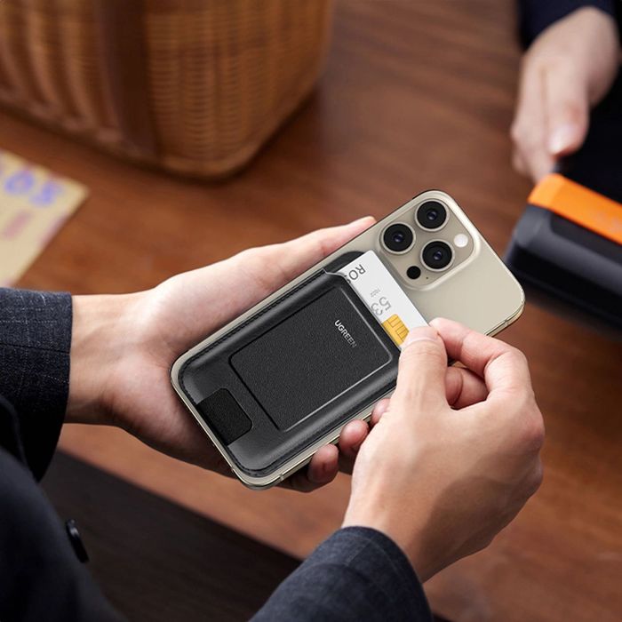 Кожен портфейл Ugreen с вградена поставка за прикрепяне към  с MagSafe