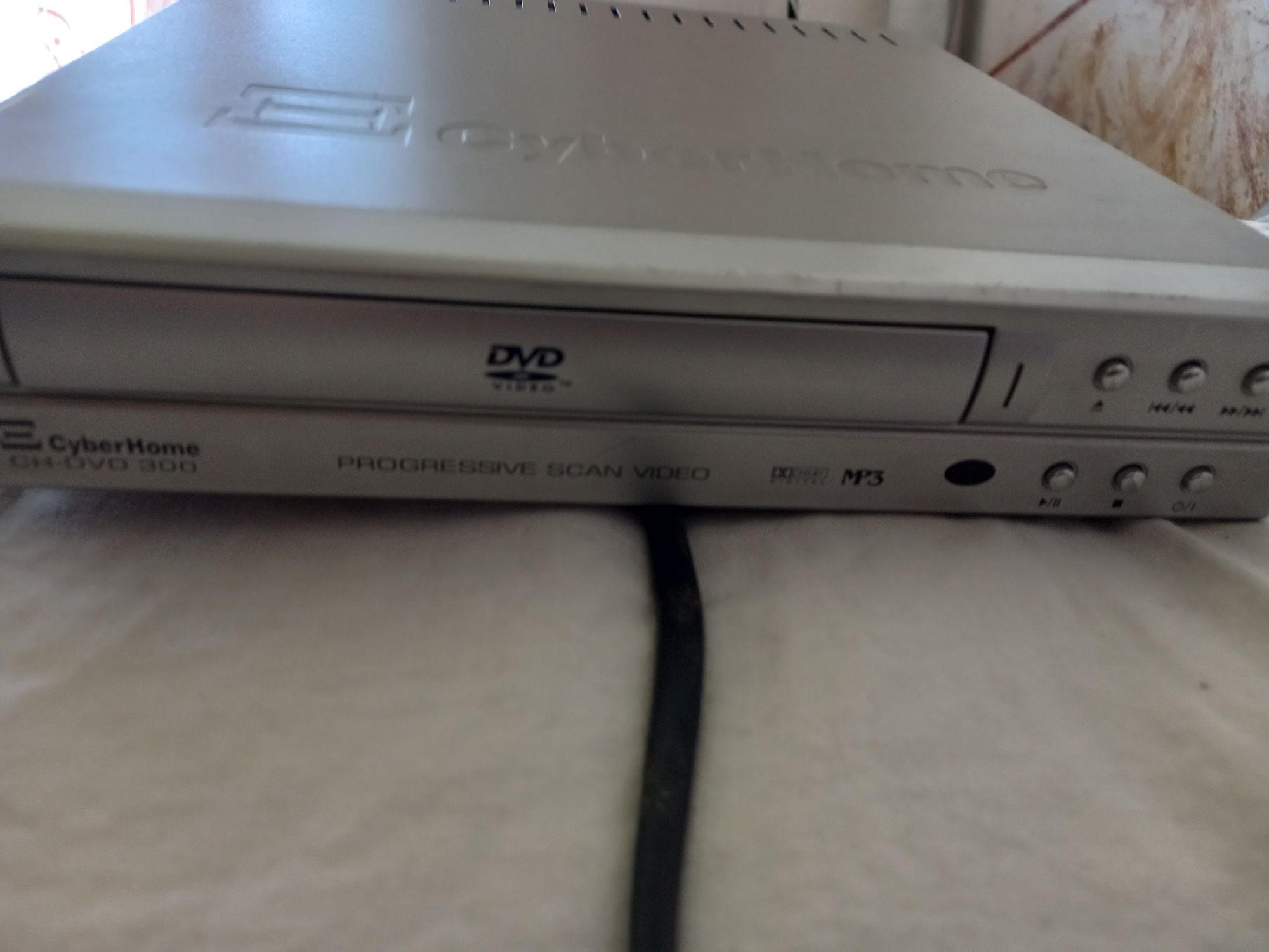  CyberHome CH-DVD 300S Progressive-Scan DVD Player