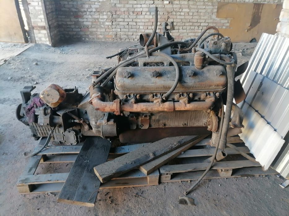 Продам двигатель с коробкой ЯМЗ 238
