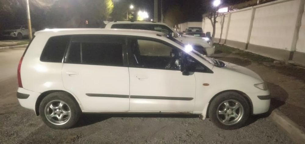 Срочно продаётся мазда в хорошем состоянии.