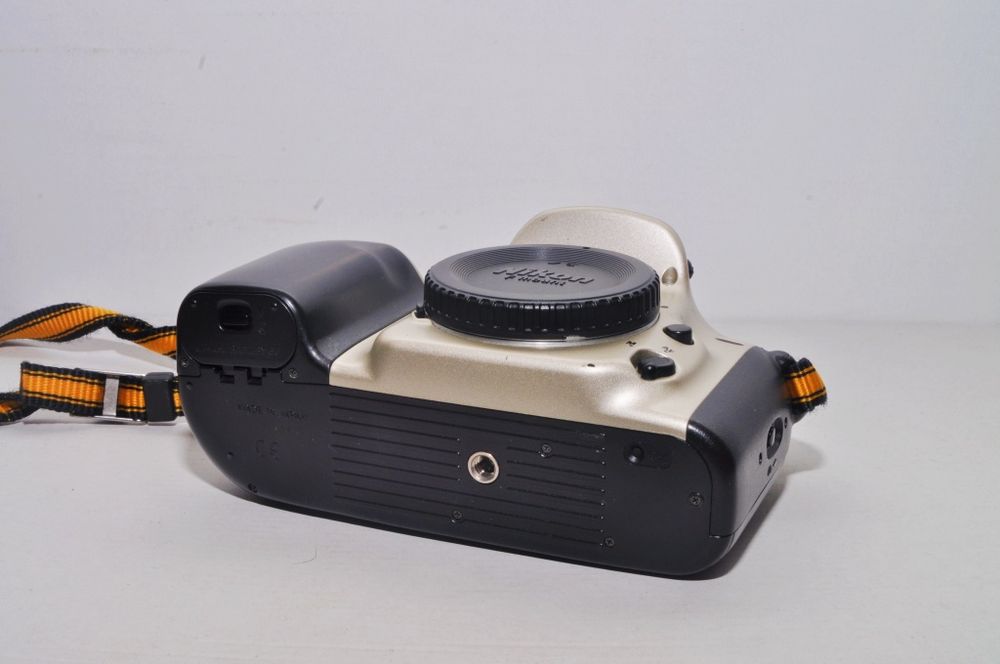 Nikon F 50 aparat foto pe film